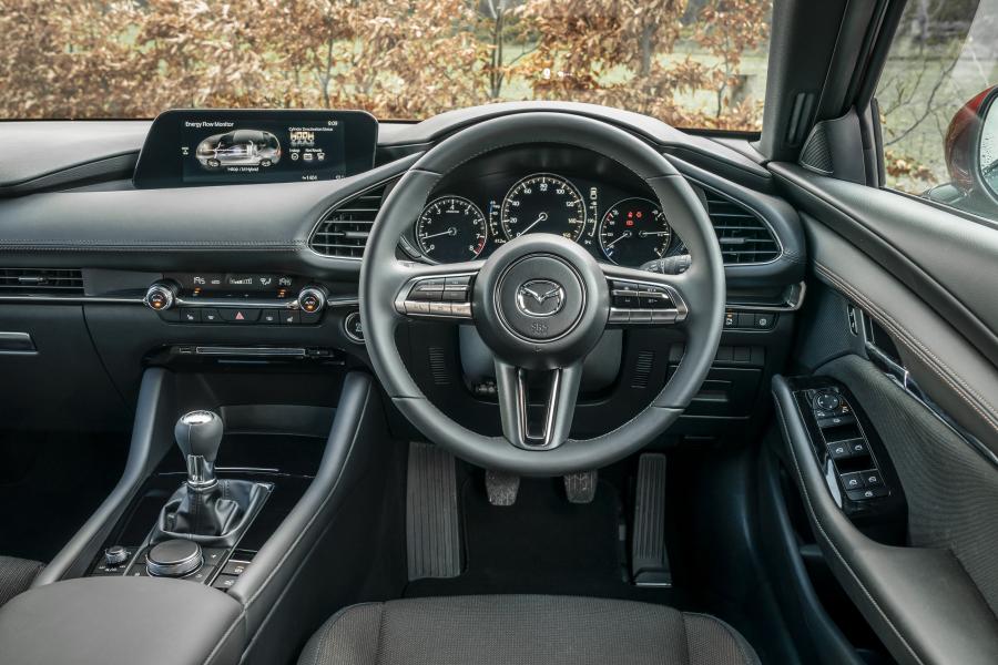 Торпедо Mazda3 Skyactiv-G Sport Lux Hatchback 2019 года  (UK) (фото 74 из 91)